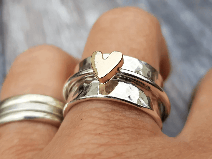Srebrny pierścionek z sercem ze złota