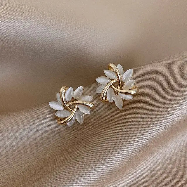 Kolczyki Stud Opal Biały