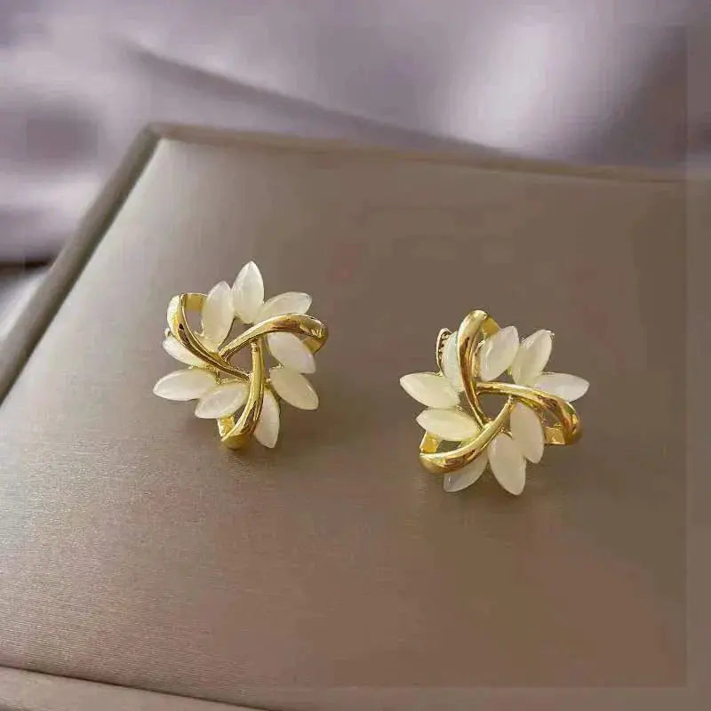 Kolczyki Stud Opal Biały