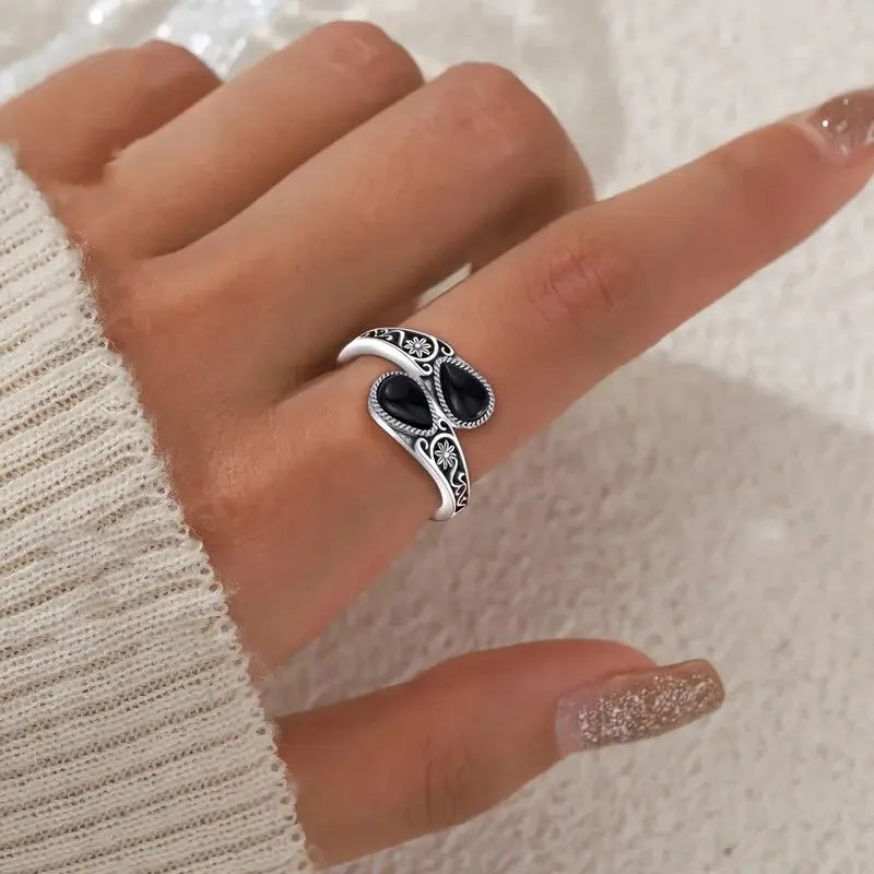 Elegancka Pierścionek z Kwiatem z Księżycowego Kamienia